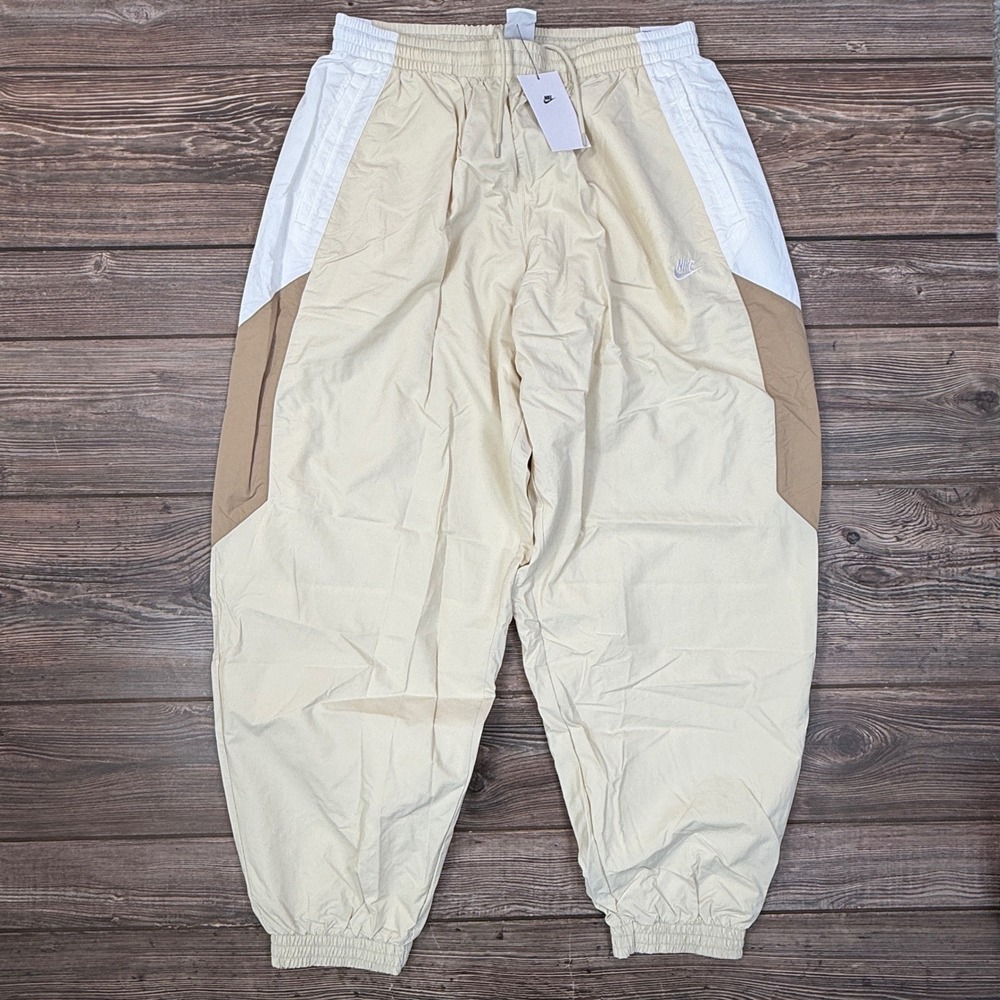 Nike Mens‎ Track Pants Size Medium Light Khaki Oversized Tapered HQ6114-234 NEW